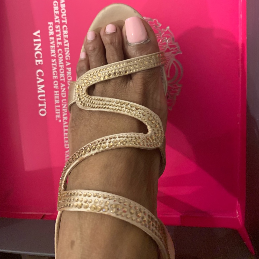 Vince Camuto sequined sand/gold heel